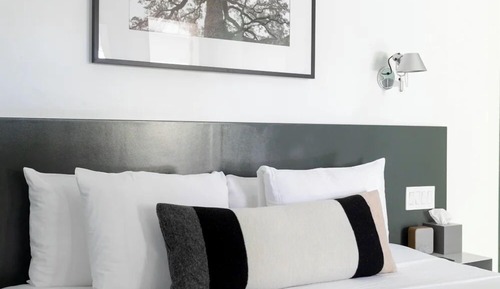 Luxury Room, 1 King Bed, Private Bathroom, Courtyard Area