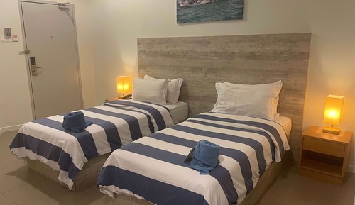 Room, 2 Twin Beds, Non Smoking (No Windows)