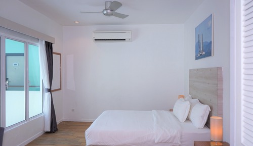 Room, 1 Queen Bed, Non Smoking (Courtyard View)