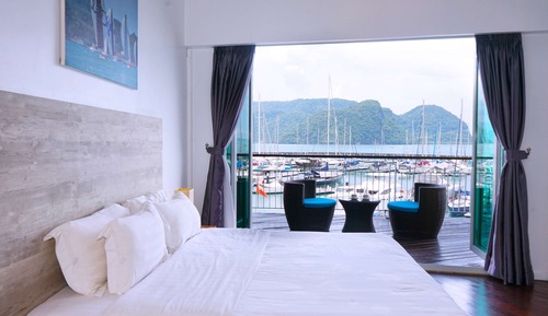 Deluxe Room, 1 King Bed, Non Smoking, Hill View