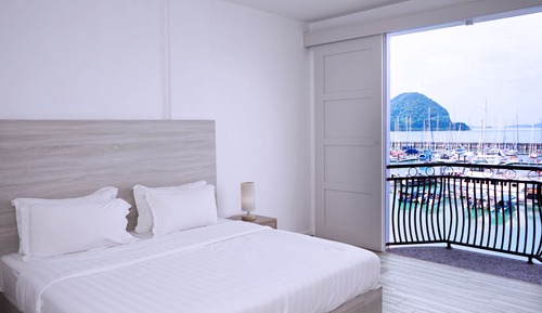 Deluxe Room, 1 King Bed, Non Smoking, Sea View