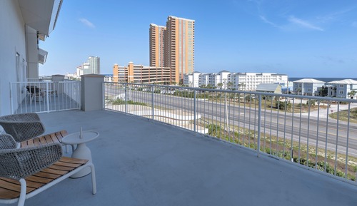 Suite, 1 Bedroom, Balcony (Top Floor)