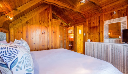 Semi-Detached Log Cabin - Spa Bath