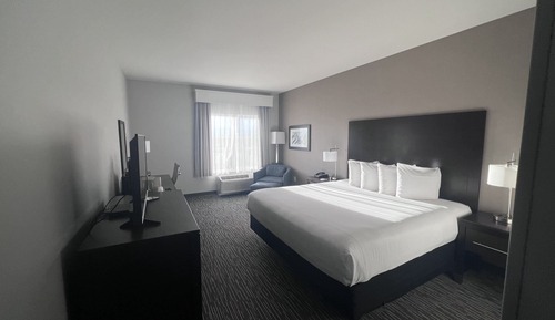 Room, 1 King Bed, Refrigerator & Microwave