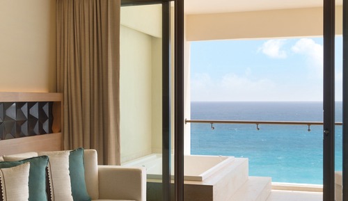 Turquoize Sky Ocean Front Master King