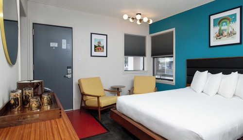 Deluxe Room, 2 Queen Beds, Kitchenette