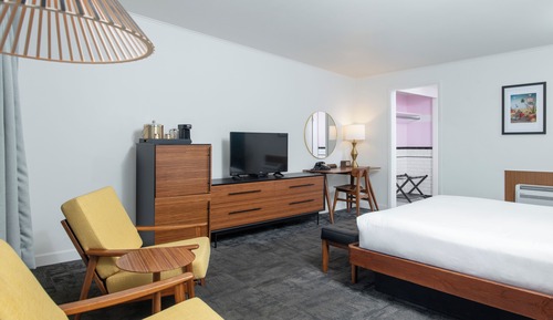 Standard Room, 1 Queen Bed, Refrigerator & Microwave