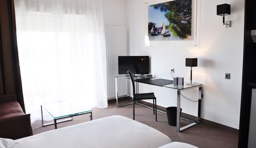 Superior Studio, 2 Twin Beds
