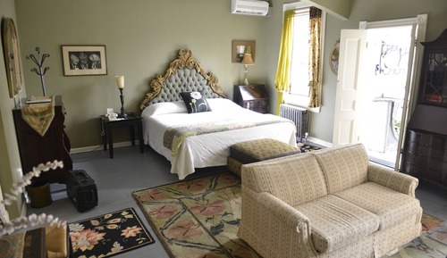 Room, 1 Queen Bed, Private Bathroom