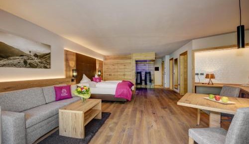 Suite with Pool View