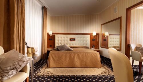 Double Room with Food And Wine Package