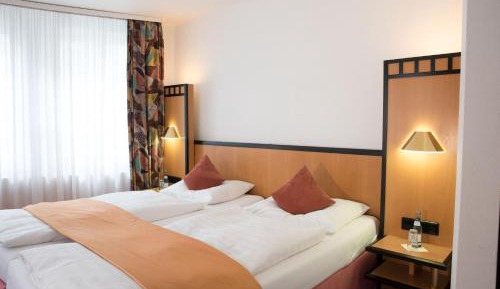 Deluxe Double Room (2 Adults + 1 Child)