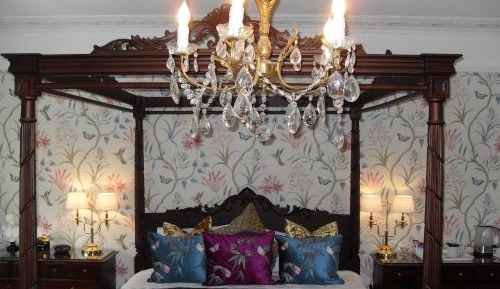 Executive Suite with Four Poster Bed