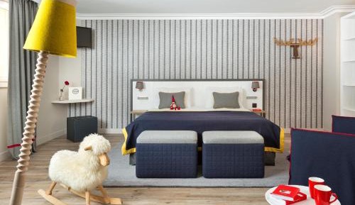 Family Room (2 Adults + 2 Children)