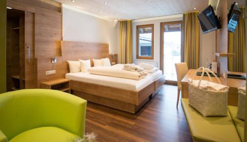 Deluxe Room B