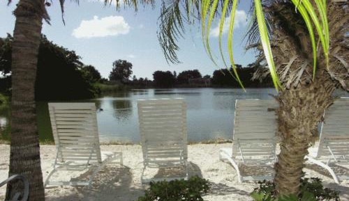 Two-Bedroom Queen Suite with Lake View