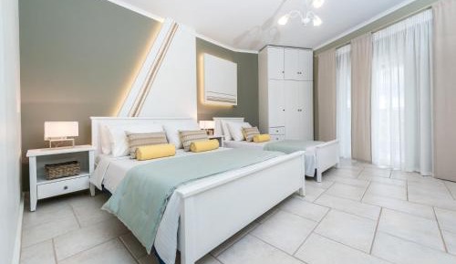Superior Triple Room with Side Sea and Pool View 