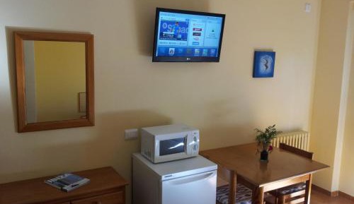 One-Bedroom Apartment (3 Adults + 1 Child)