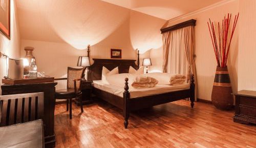 Standard Double Room (street view)