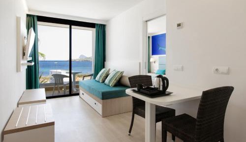 One-Bedroom Apartment with Sea View