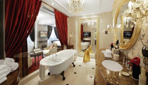 Opera Wing Grand Prestige King Suite