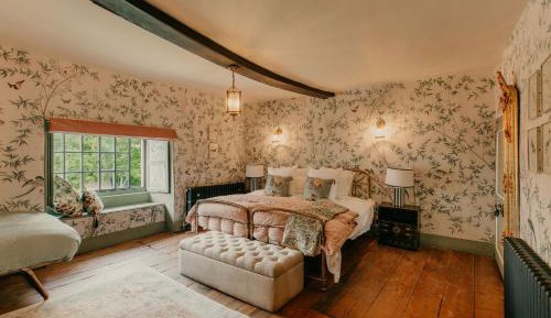 Quadruple Room with Private Bathroom