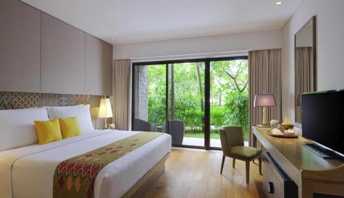 Classic King Room with Free Daily Chocolate Hours and Daily Resort Activities