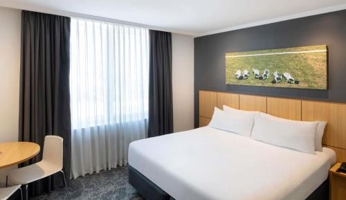 Deluxe Queen Room