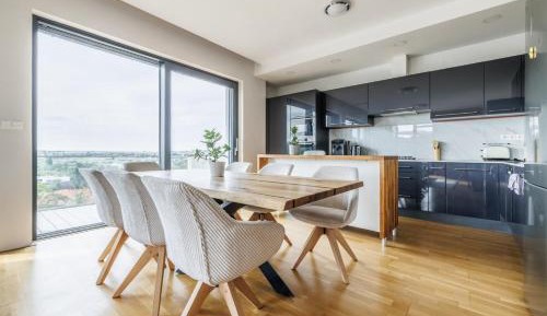 Three-Bedroom Deluxe Apartment