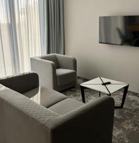 Spacious Suite with Double Bed and Extra Sofa f or Two people