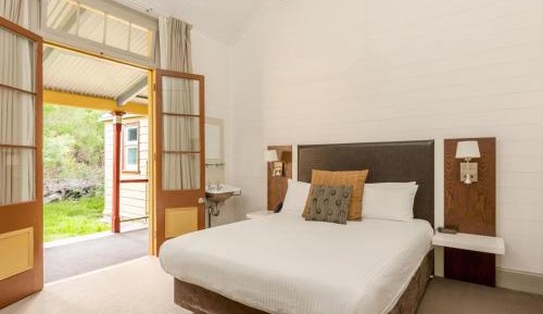 Queen Room with External Private Bathroom