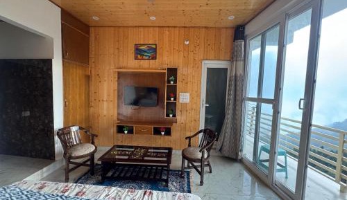 Deluxe Double Room (2 Adults + 1 Child)