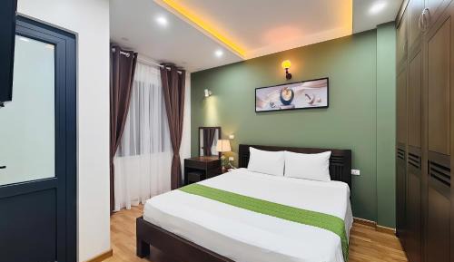 One-Bedroom Apartment with Balcony