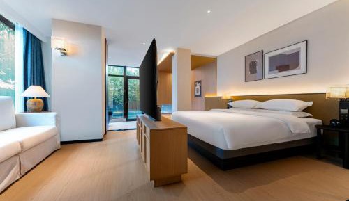 Junior Suite with Garden View