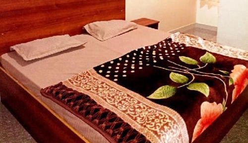 Deluxe Double Room (2 Adults + 1 Child)
