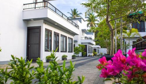 Deluxe Double Room (2 Adults + 1 Child)