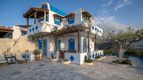 Deluxe One-Bedroom Apartment with Ocean View