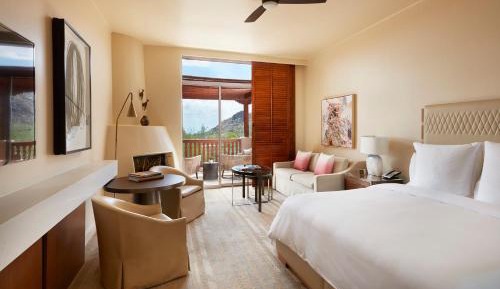 Vista Casita Room king bed