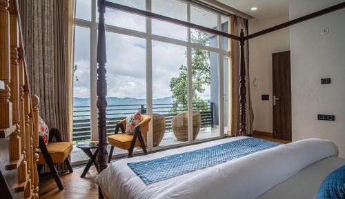 Two-Bedroom Apartment with Mountain View