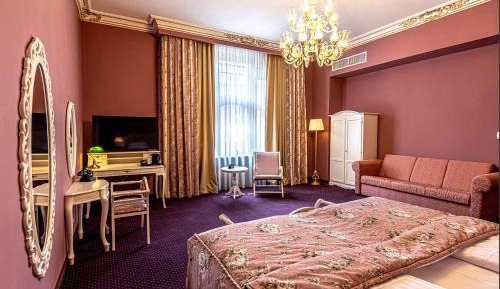Deluxe King Suite