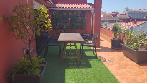 Family Two-Bedroom Apartment with View