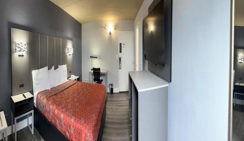 Deluxe King Room