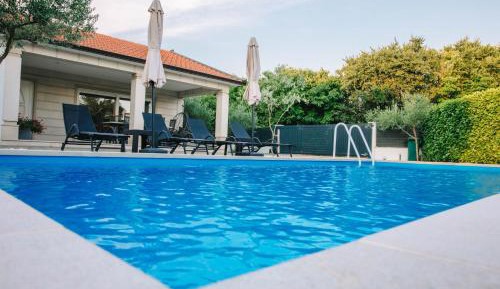Villa with Swimming Pool