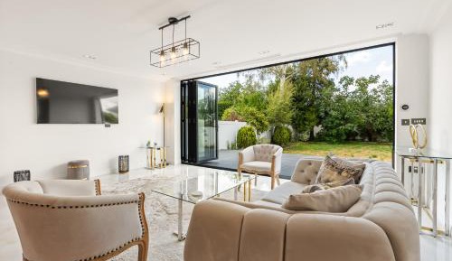 Five-Bedroom Premium Apartment