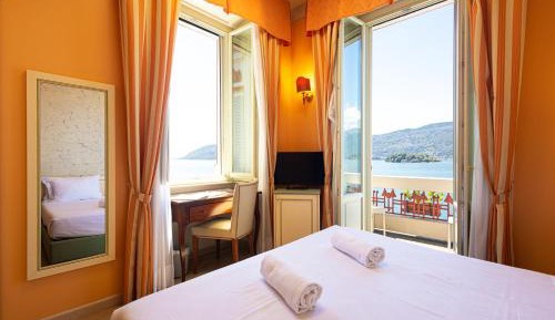 Deluxe Double or Twin Room with Balcony and Lake View