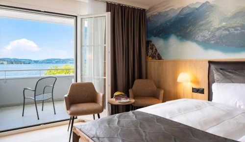 Double Room with Balcony and Lake View