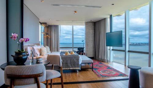 Deluxe Suite with Spa Bath