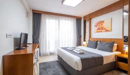 Standard Queen Room