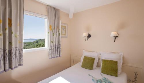One-Bedroom Apartment with Sleeping Alcove and Terrace or Balcony (6 People) - Sea view