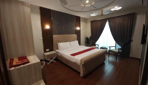 Deluxe Double Room (2 Adults + 1 Child)